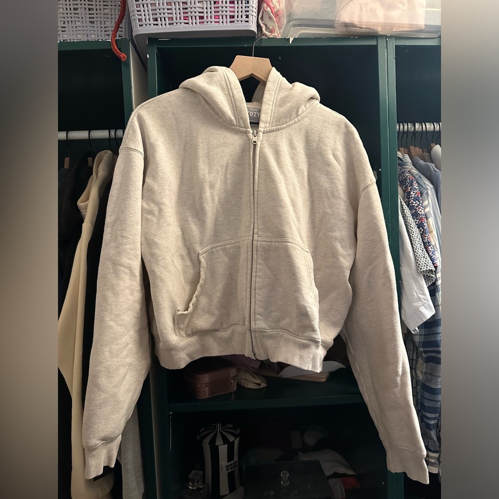 Aritzia cropped sweatshirt